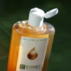 Champú al extracto de Queratina KAMEL, dosificador abierto sobre envase