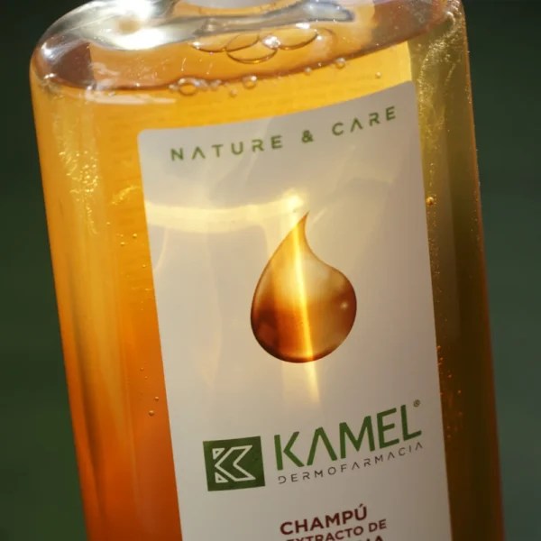 Champú de Queratina KAMEL, etiqueta en primer plano