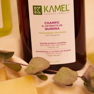 Etiqueta del champú de quinina Kamel junto a jabón de aceite de coco Kamel y eucalipto