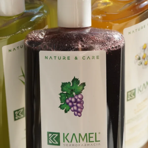 Textura del champú de vinagre Kamel junto a otros champús Kamel