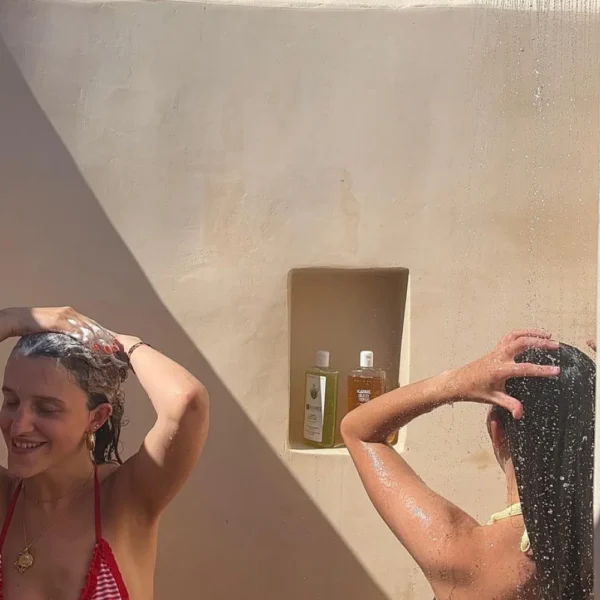 Champú de aloe vera y gel de glicerina Kamel en la ducha