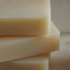 Jabón con Aceite de Coco KAMEL, detalle de la pastilla en primer plano