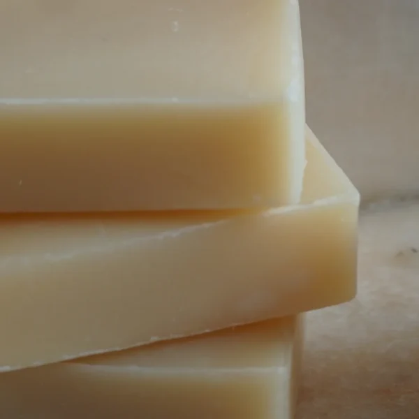 Jabón con Aceite de Coco KAMEL, detalle de la pastilla en primer plano