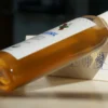 Loción anticaída de quinina Kamel junto a su caja
