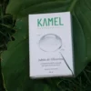 Jabón de glicerina Kamel sobre hoja verde, packaging frontal